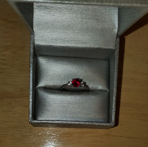 Ruby ring - Picture 1 of 3